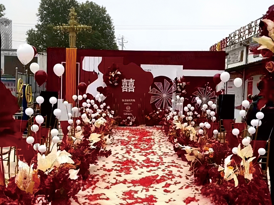 新中式红色户外婚礼背景设计效果图 小预算婚庆舞台布置PSD素材 - 婚礼素材网